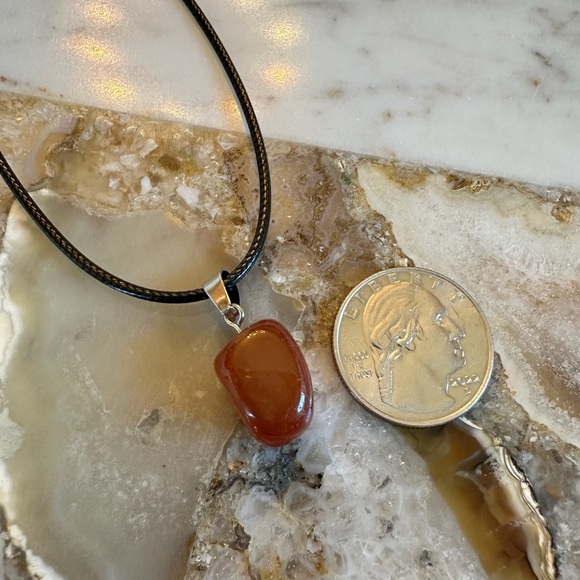 3186 Chic Polished Stone Pendant Necklace - Picture 3 of 5